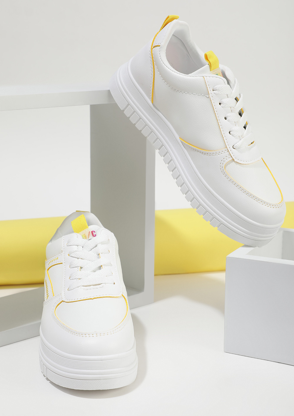 EASY TO GO YELLOW SNEAKERS