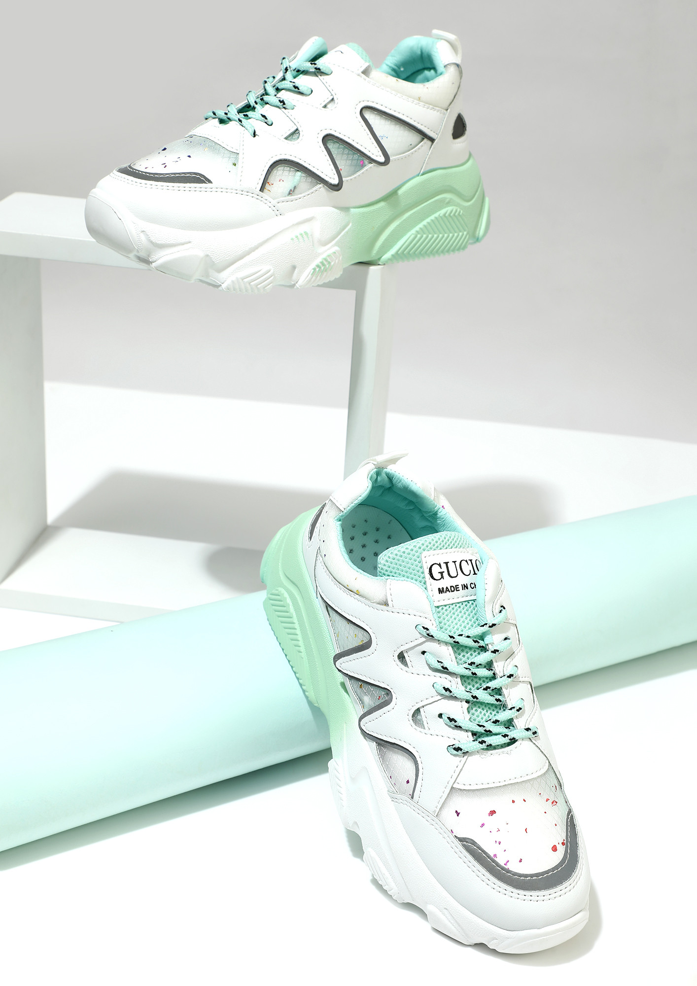 LAID ON THE COLOUR TRAILS GREEN TRAINER