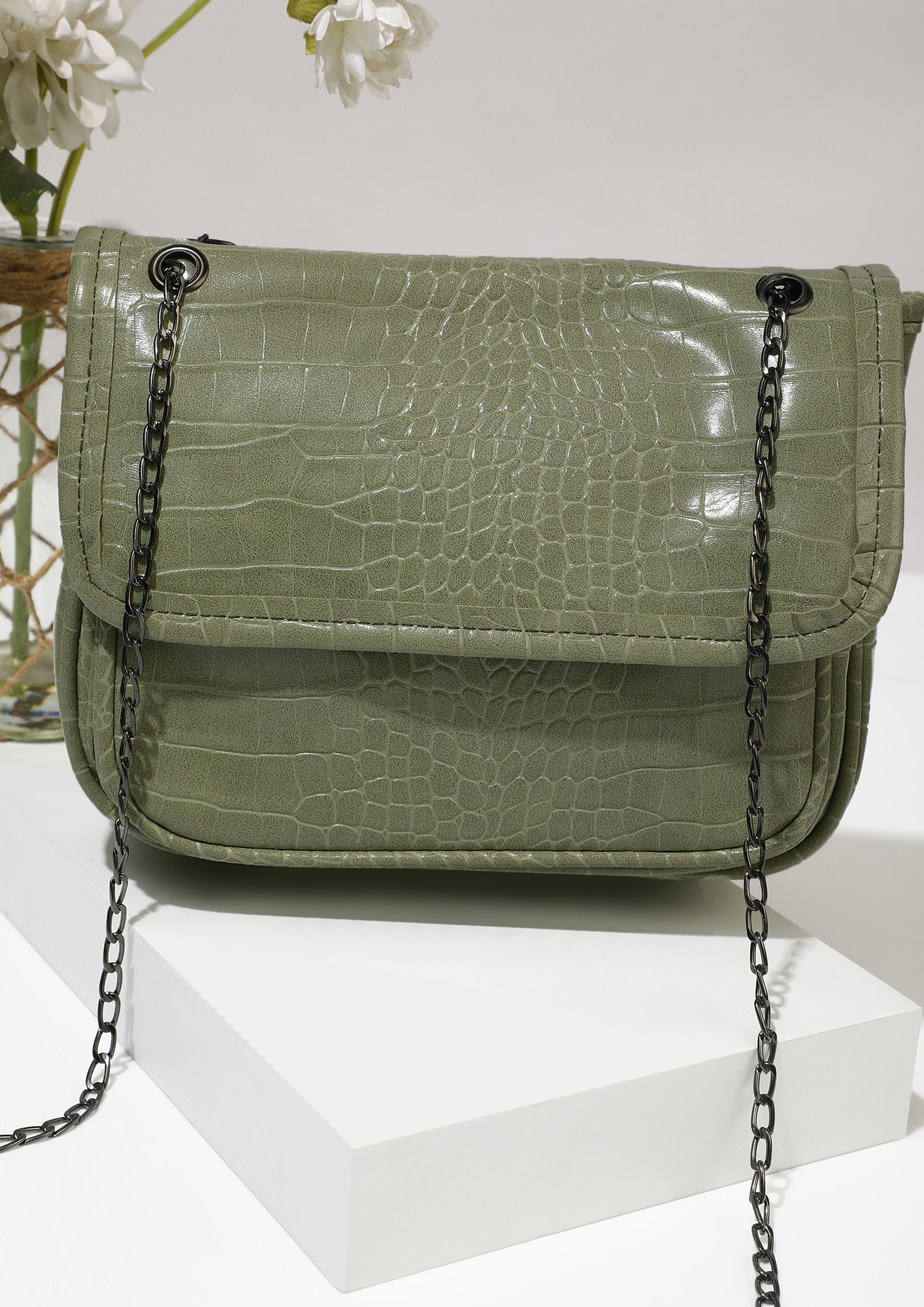 POUCH IT UP GREEN SLING BAG