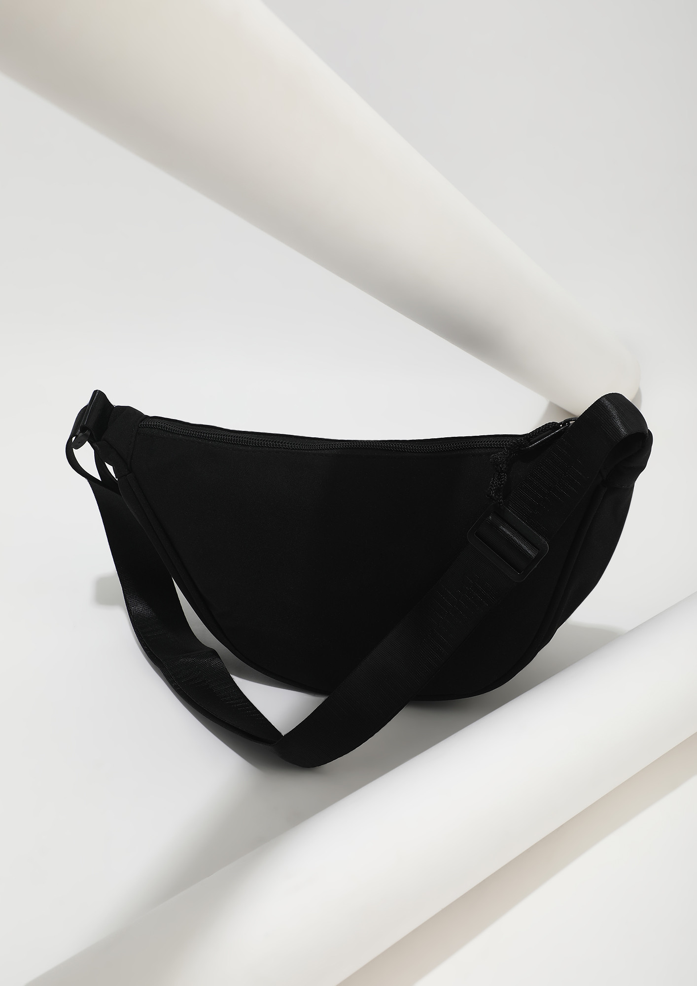 AT THE SIDE ESSENTIAL BLACK FANNY PACK