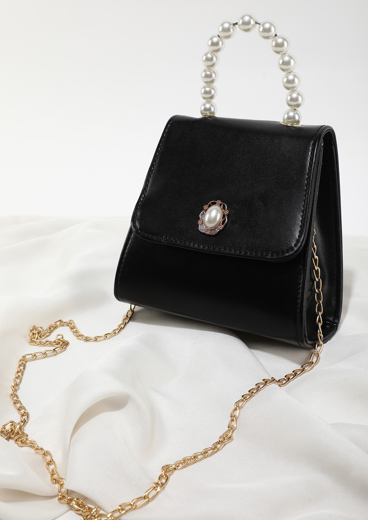 DECORATE ME WITH PEARLS BLACK SLING BAG