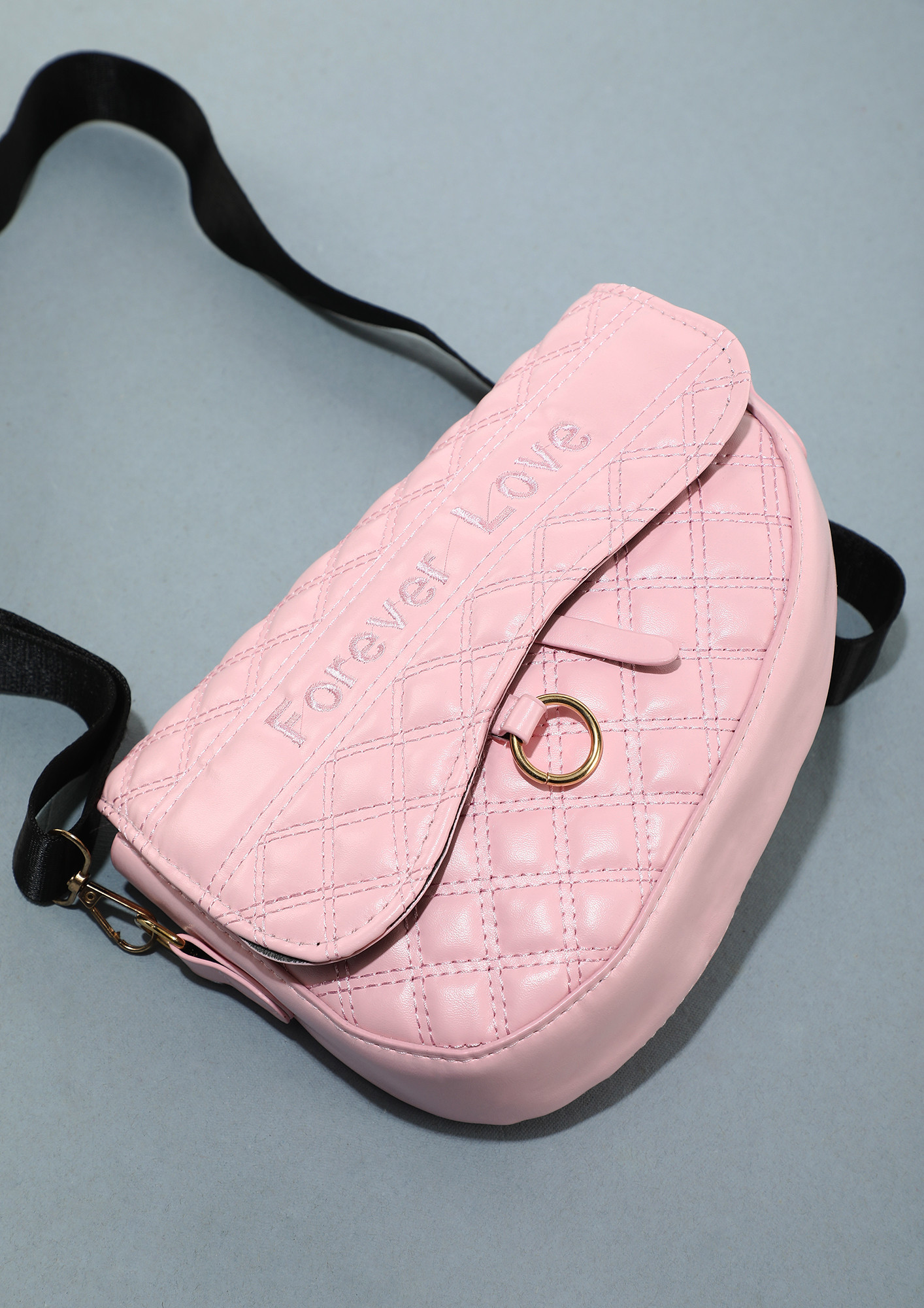 CLASP THE TRENDS BY CHAINS PINK SLING BAG