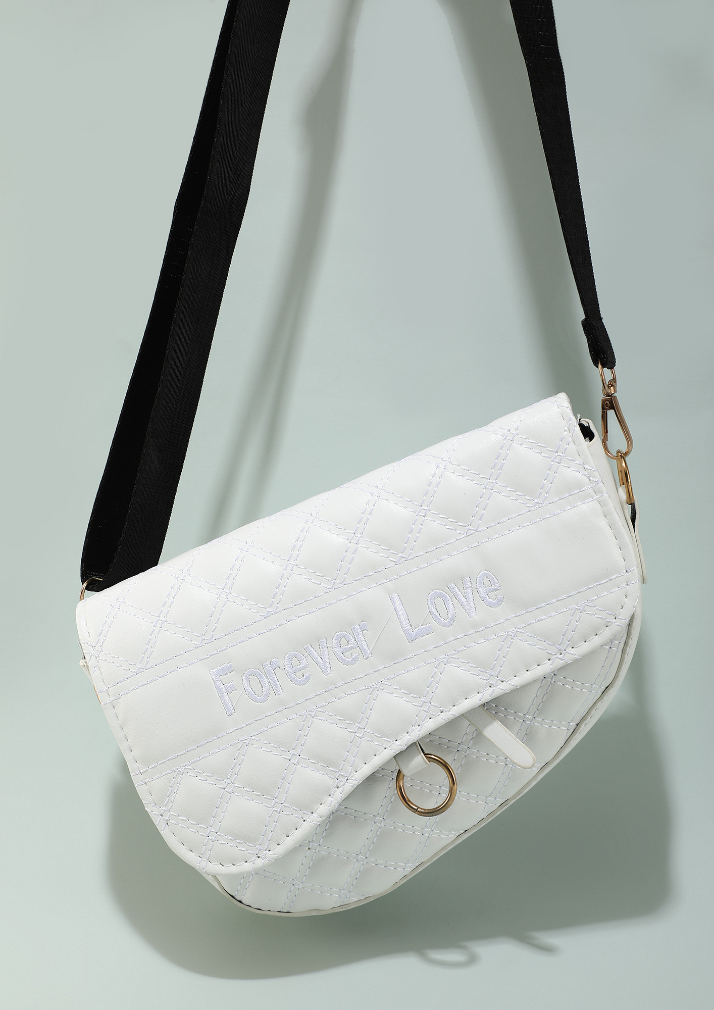 CLASP THE TRENDS BY CHAINS WHITE SLING BAG