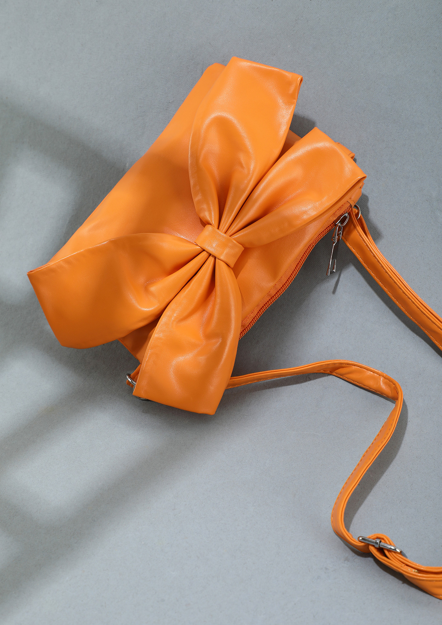 BOW DOWN TO THE CUTENESS ORANGE SLING BAG