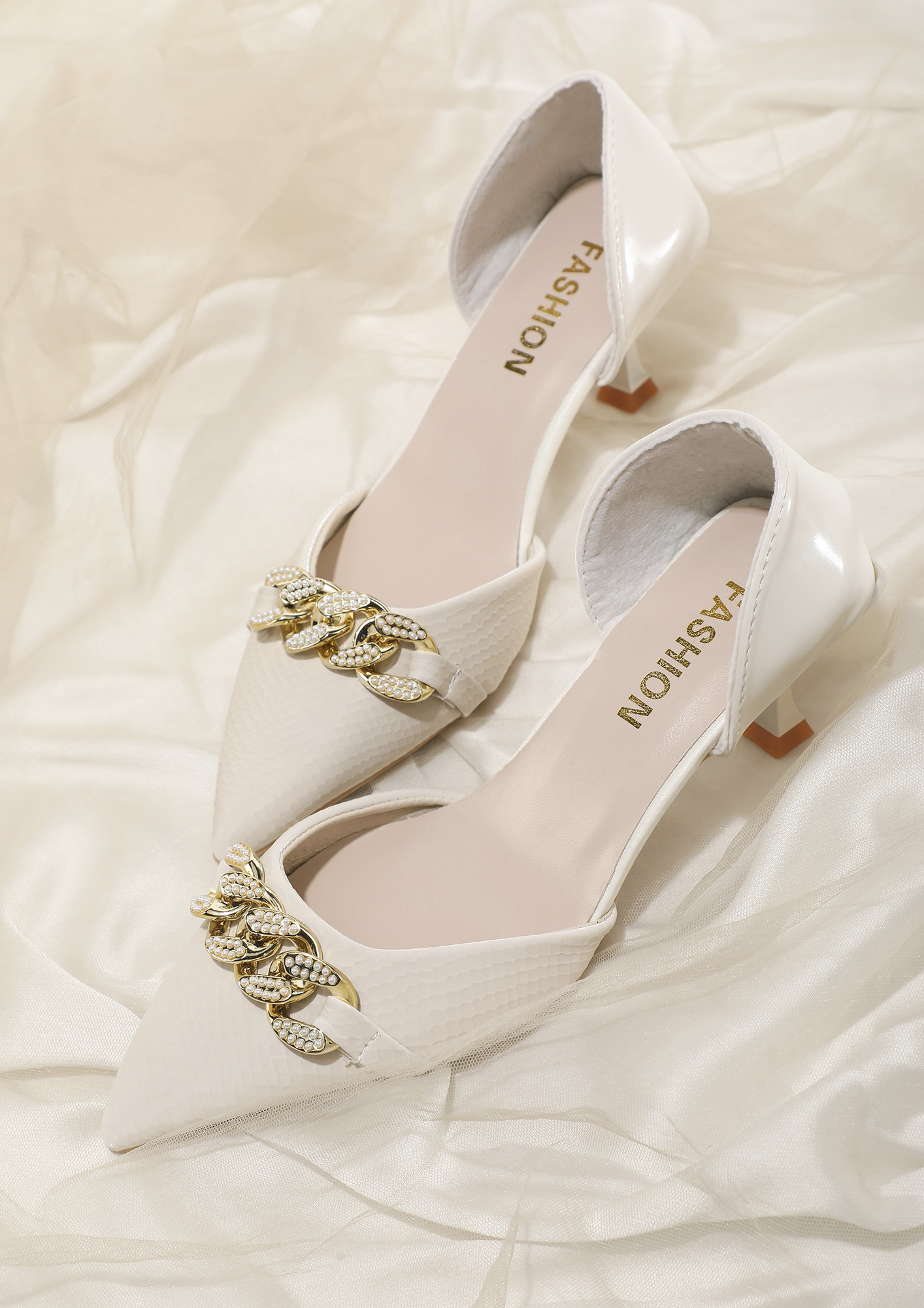 CLICKING THE CHICNESS BEIGE HEELS