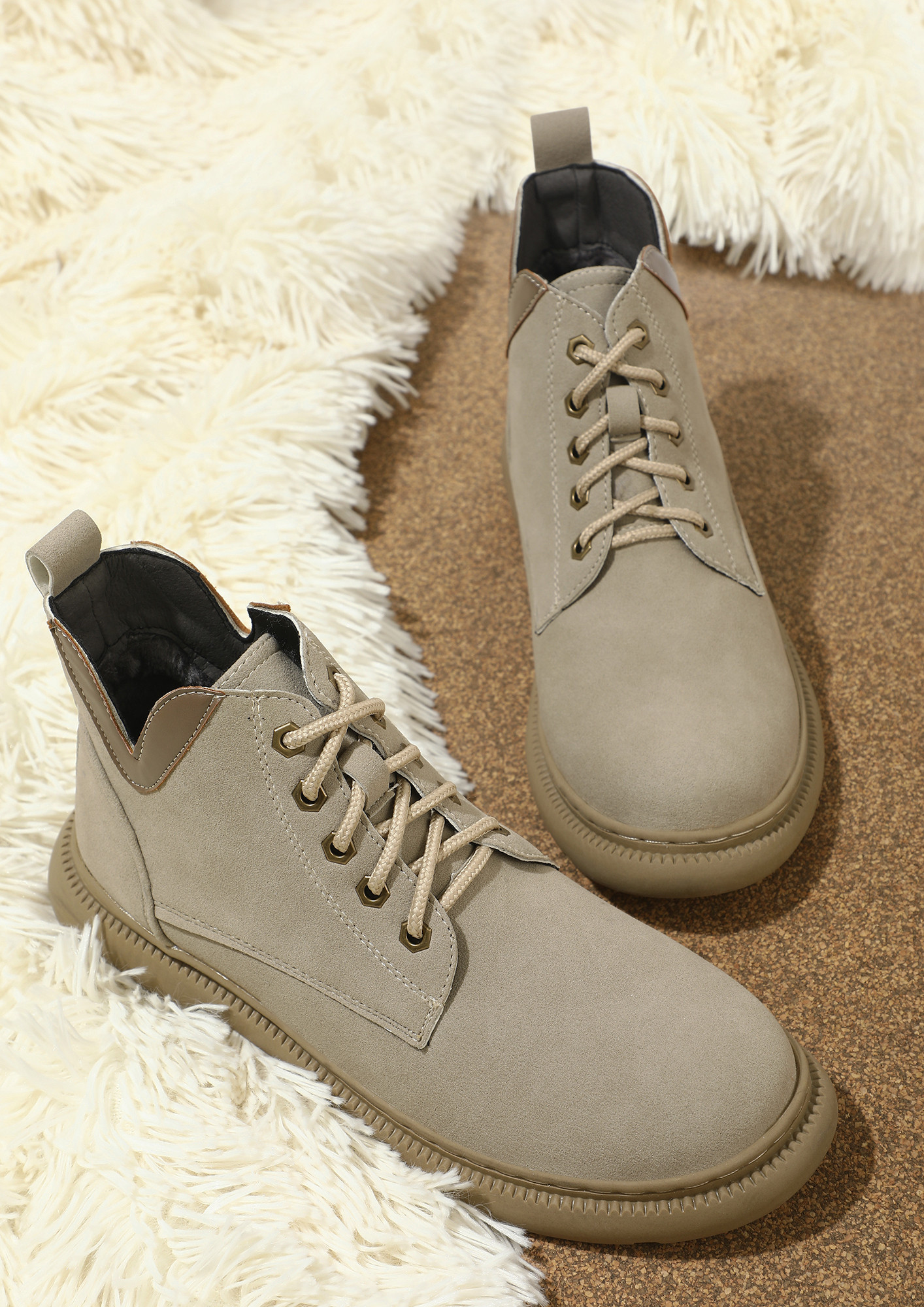 CLINCH ON BEIGE BOOTS