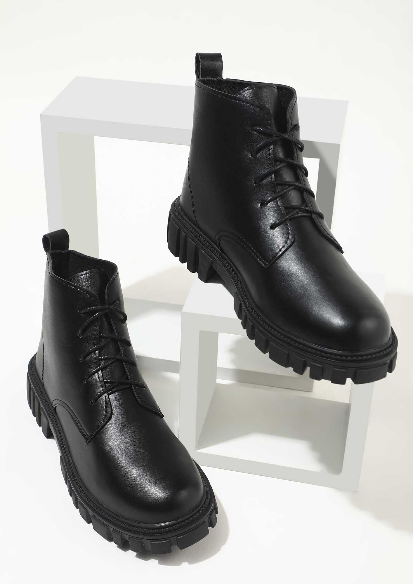 FEEL GORGEOUS BLACK BOOTS