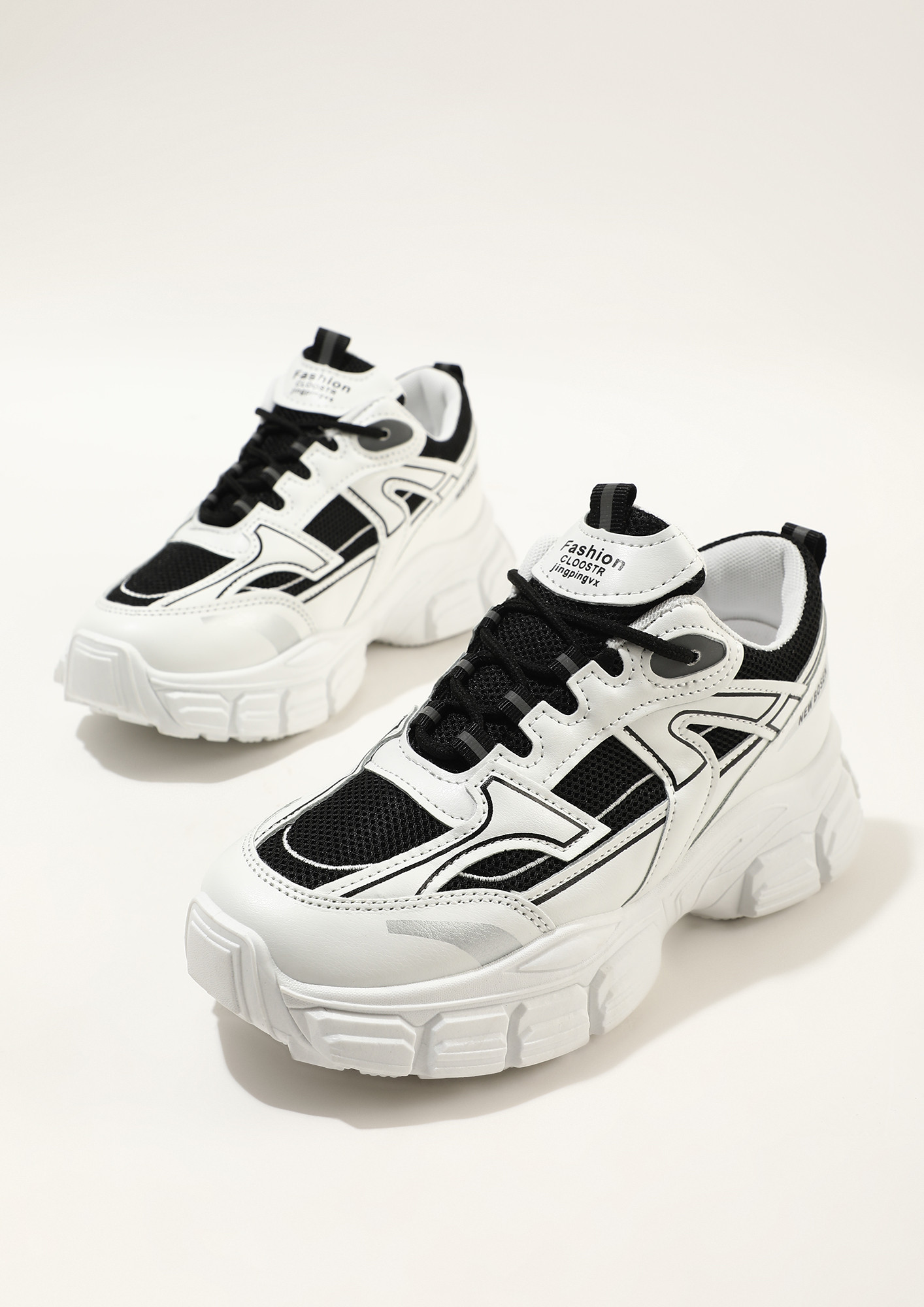 Women Two Tone Lace-up Front Sneakers Fashion Black And White
