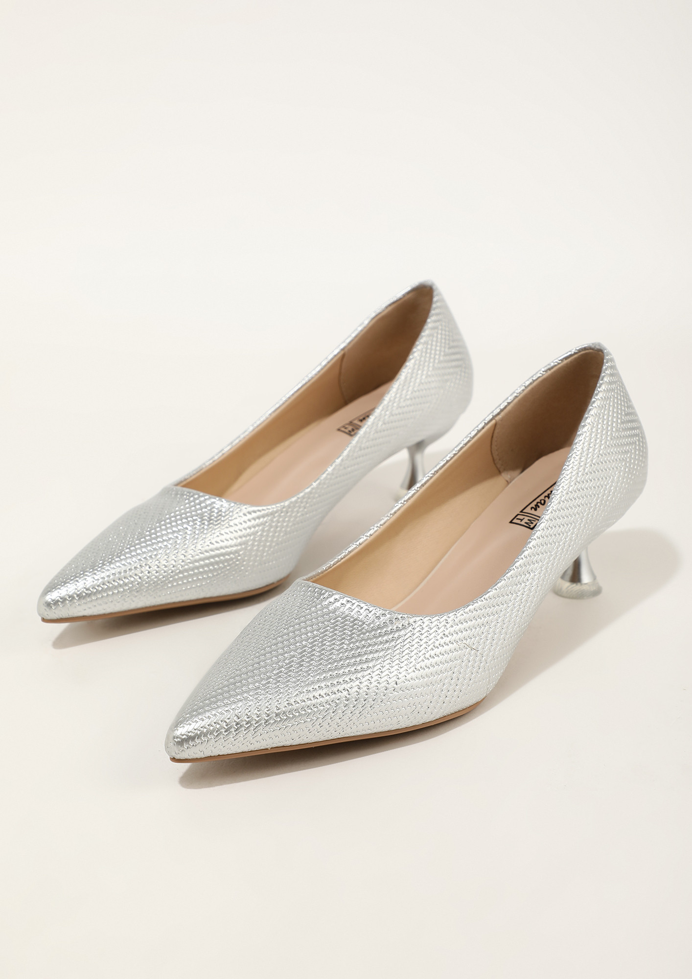 FLIPPIN OVER SILVER PUMPS