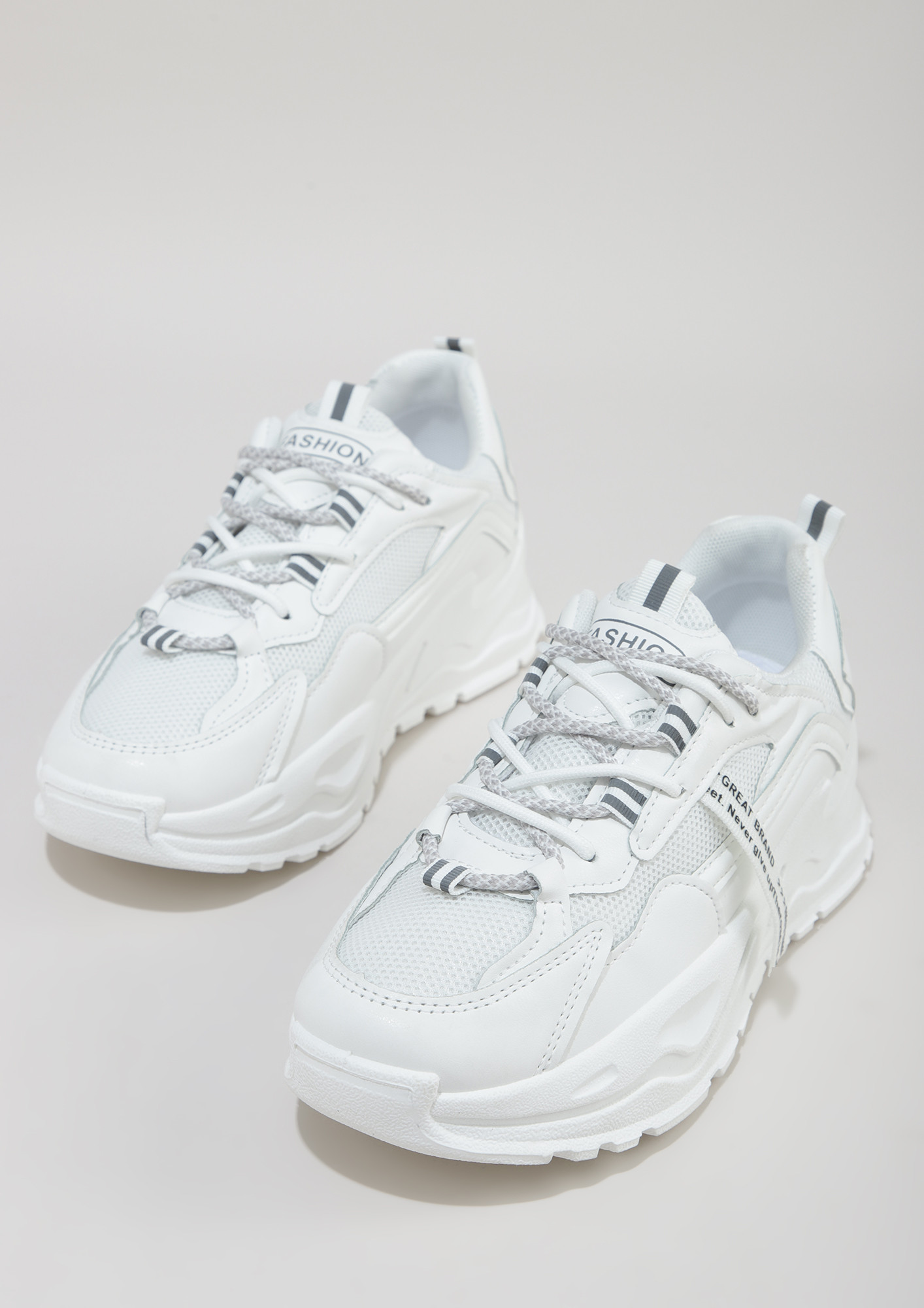 FOR EVERYDAY ADVENTURE WHITE SNEAKERS
