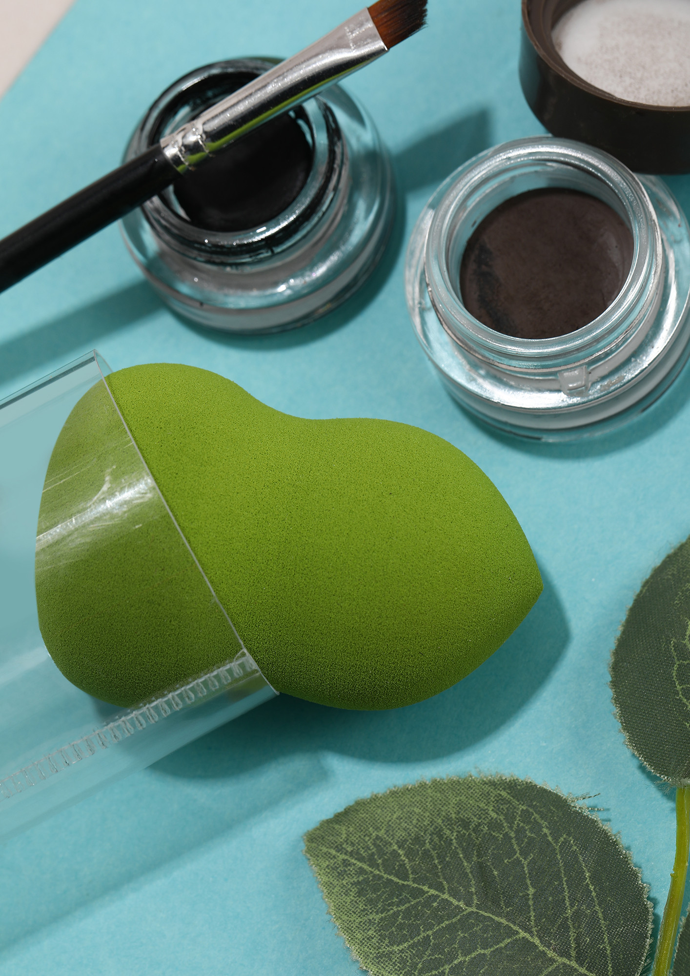 THE PERFECT FIT GREEN MAKEUP SPONGE