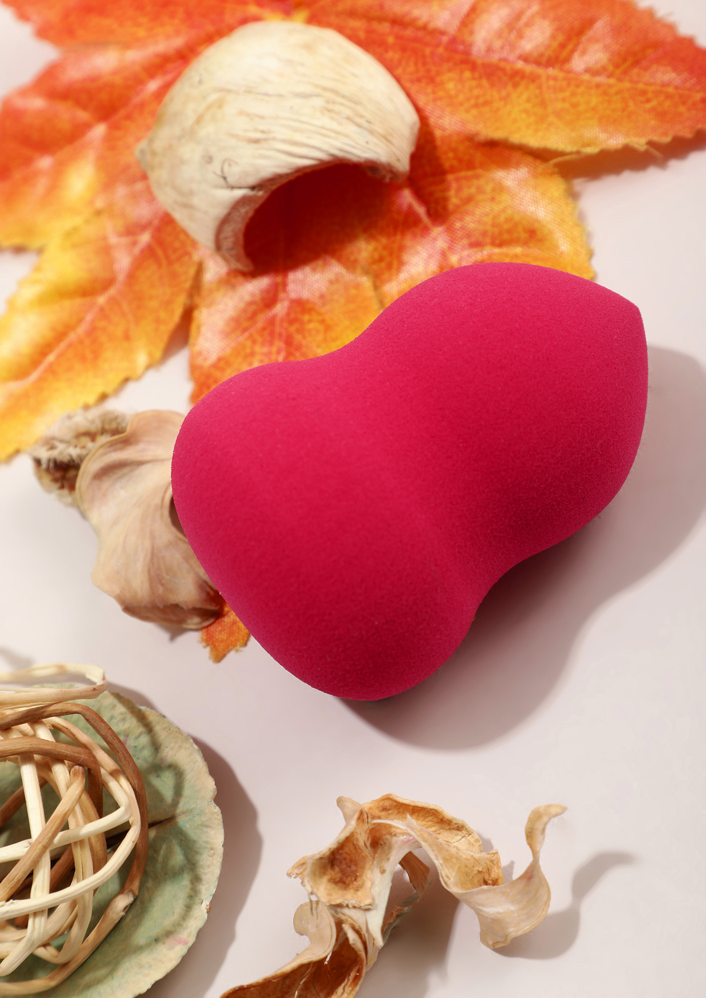 THE PERFECT FIT RED MAKEUP SPONGE