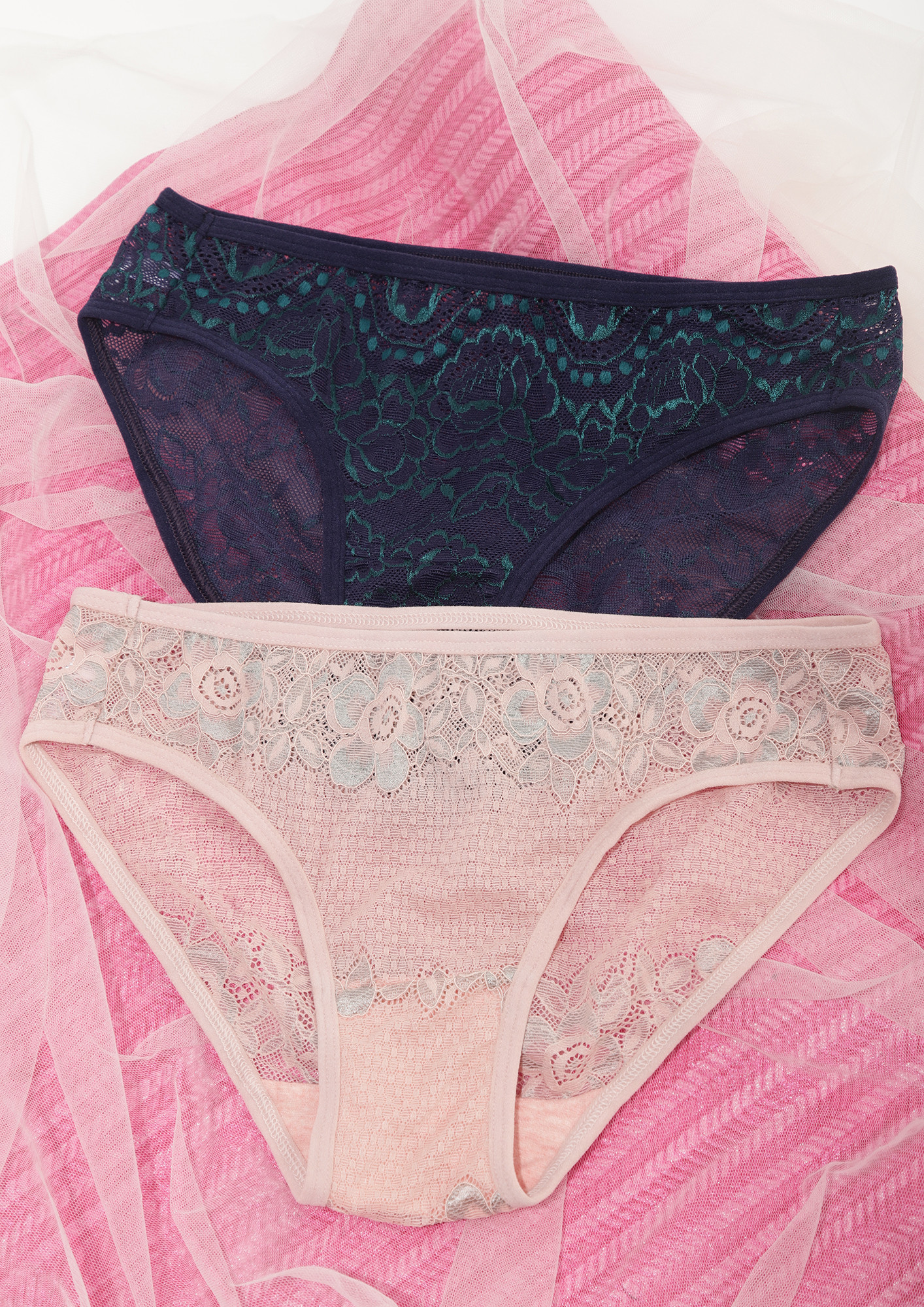 WITH EASE MAUVE AND BLUE LACE HIPSTER SET OF 2