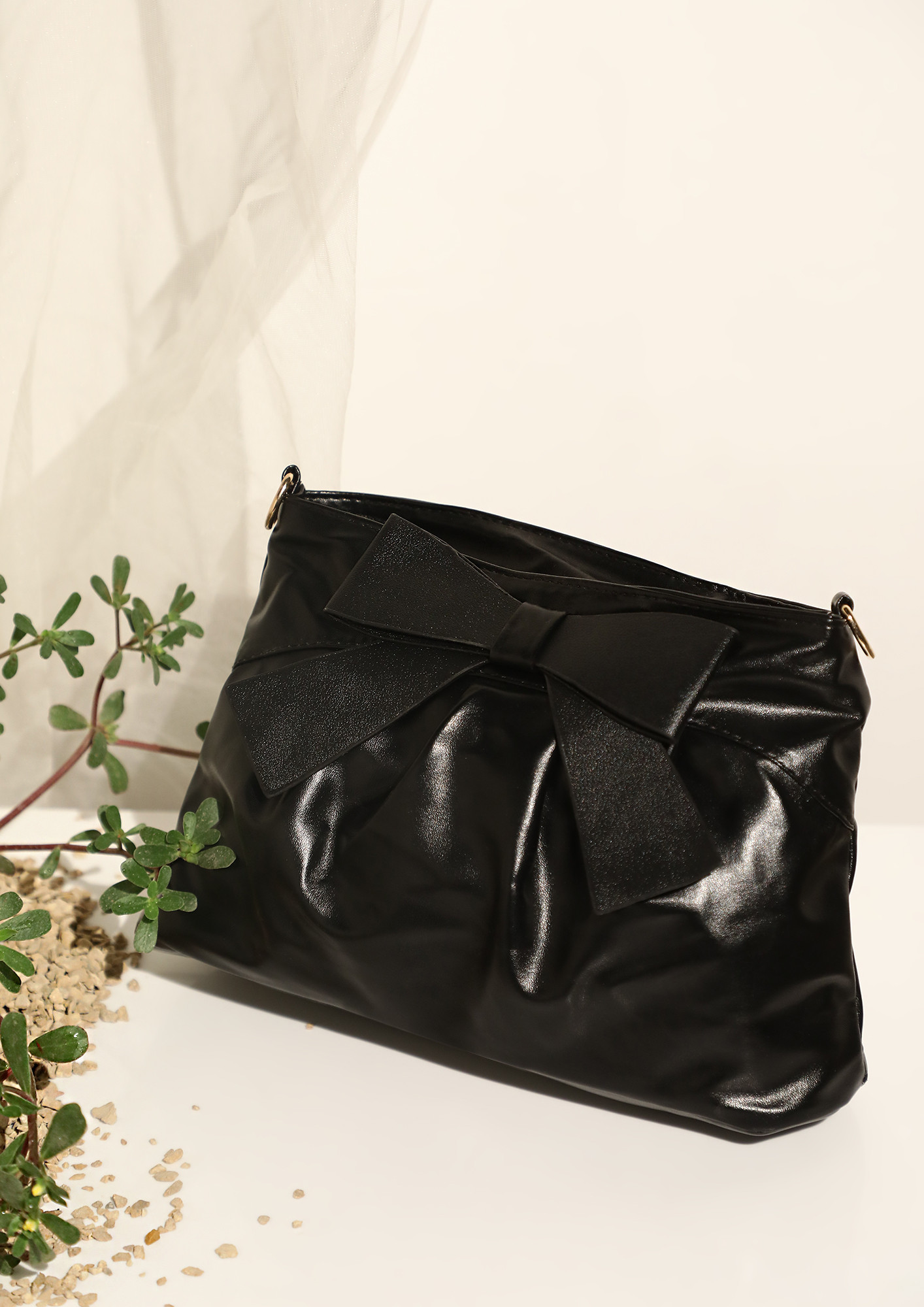 BOW IT OUT BLACK SLING BAG