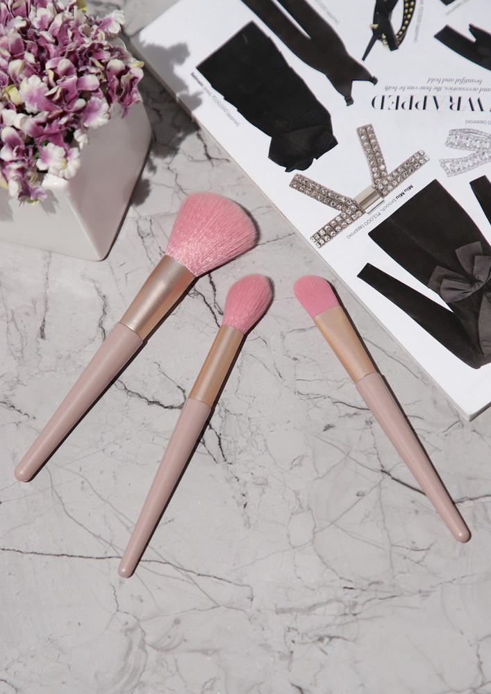 Stunning Pink Makeup Brushes Set Of 7