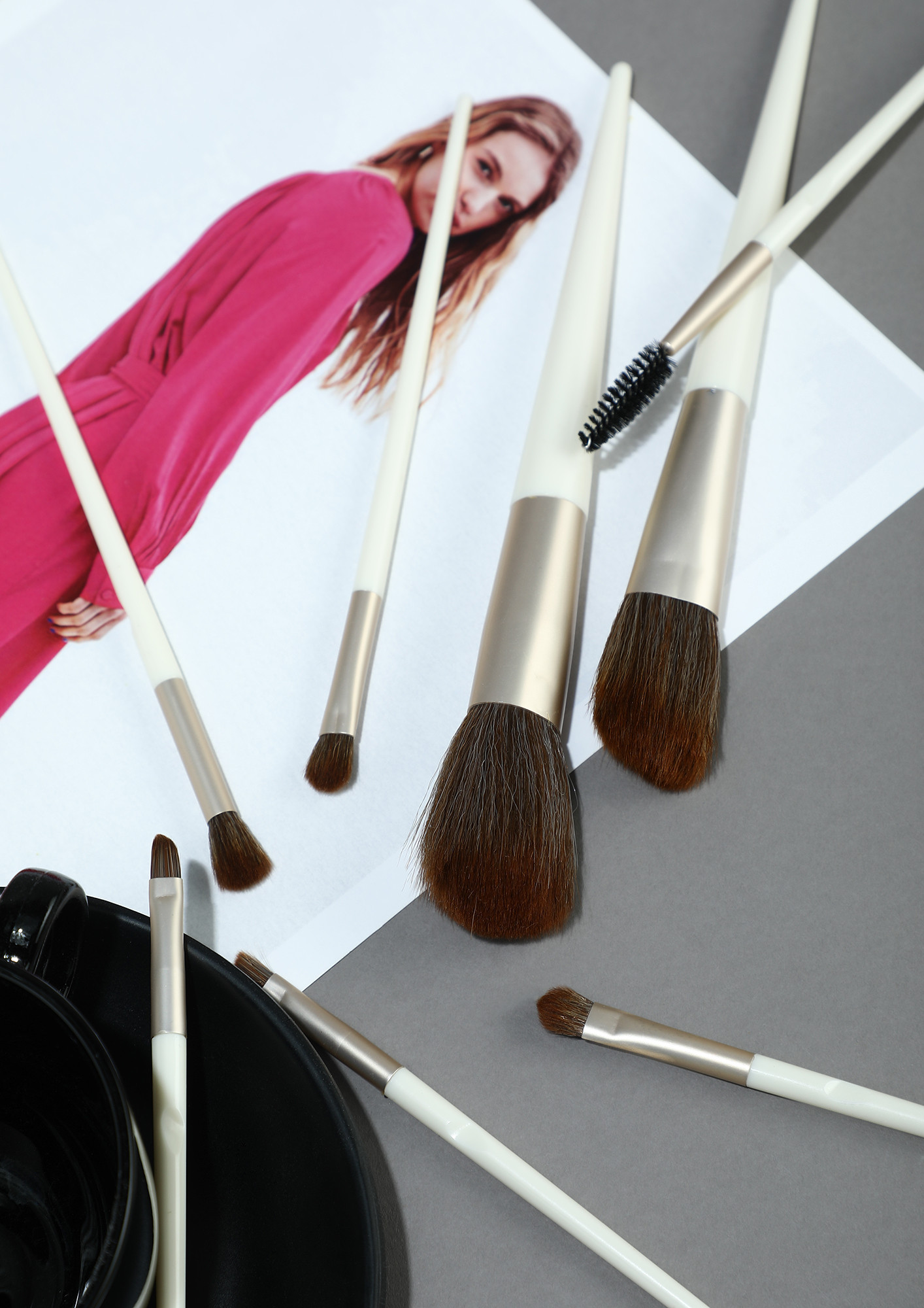 NEUTRAL VIBE MAKEUP BRUSHES SET OF 8