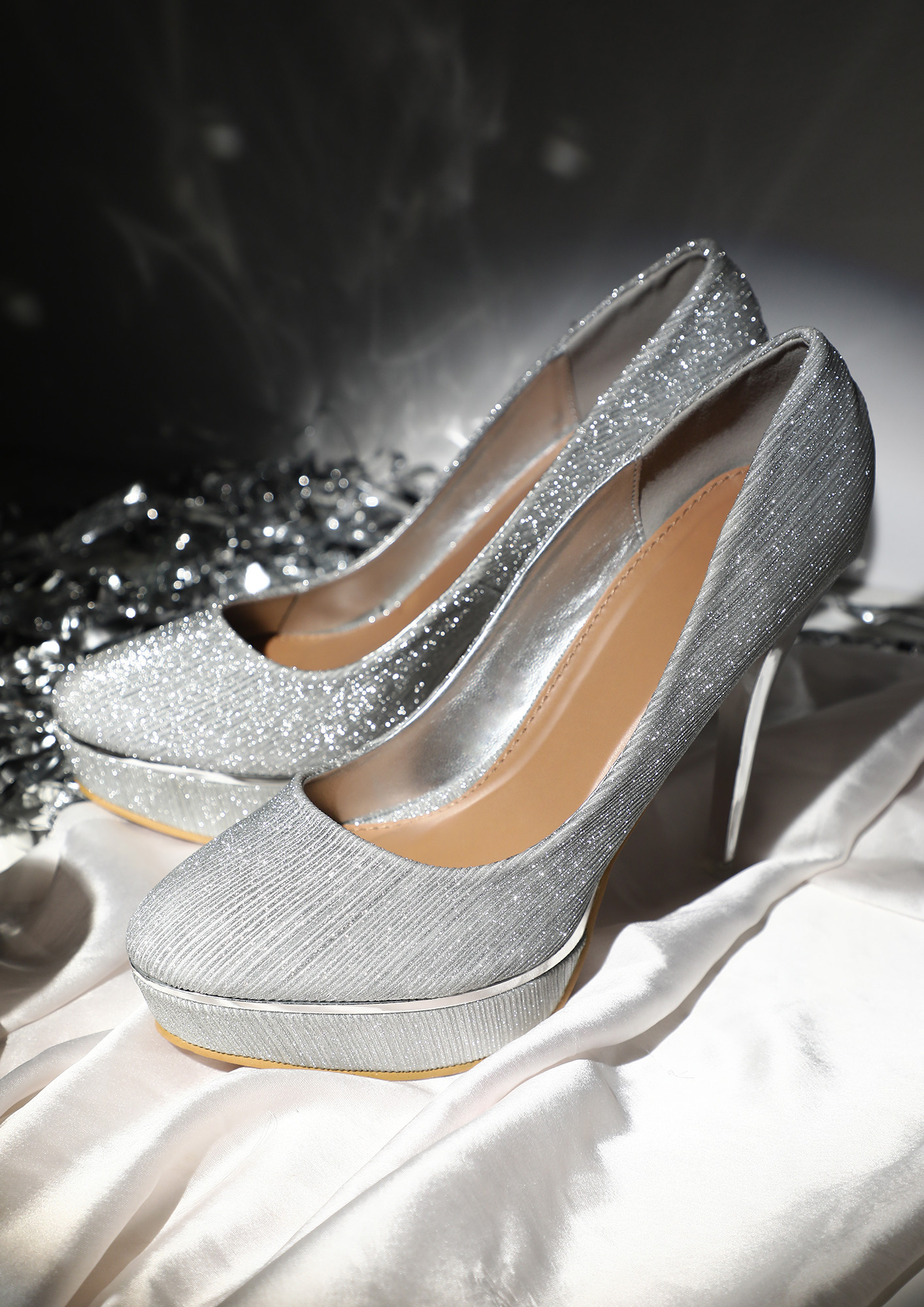 TOUCH THE SKY SILVER PUMPS