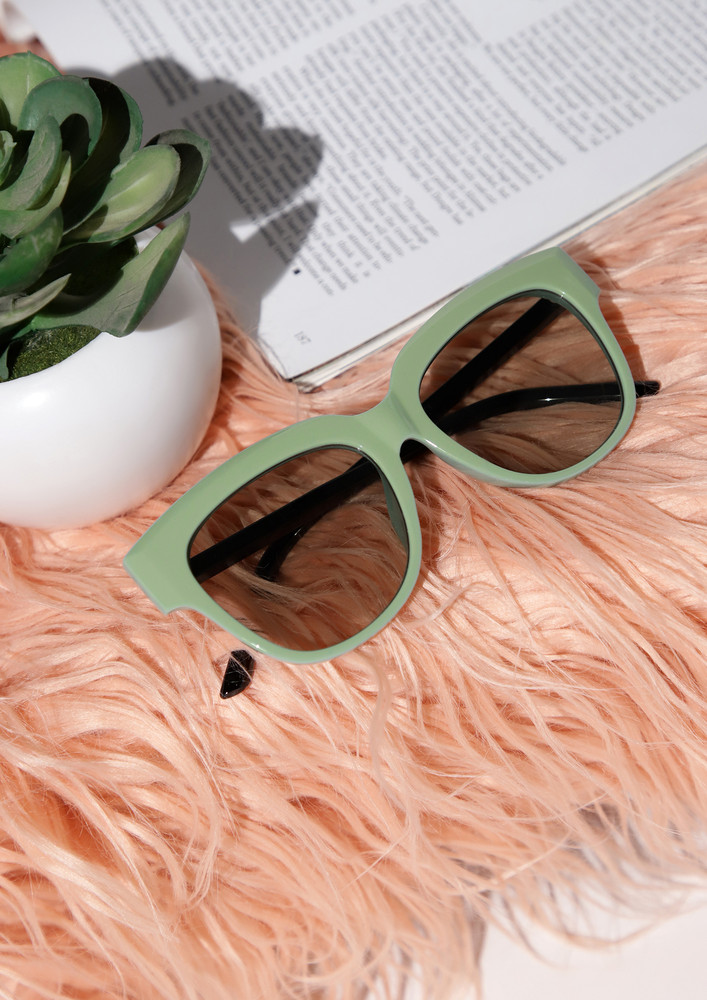 So Catty Green Sunglasses