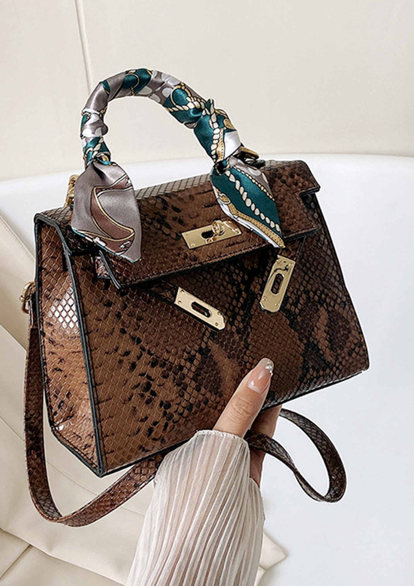 Snake Print Handle Bag (Black Snake) – Stylish Diva Boutique