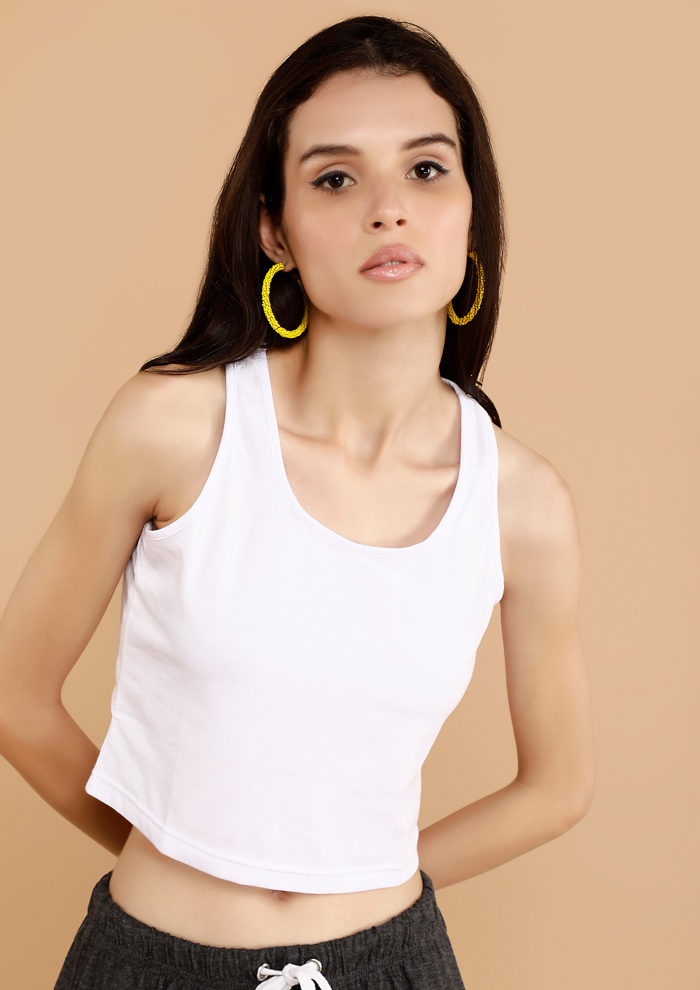 SOLID WHITE SCOOP-NECK SLEEVELESS TANK TOP