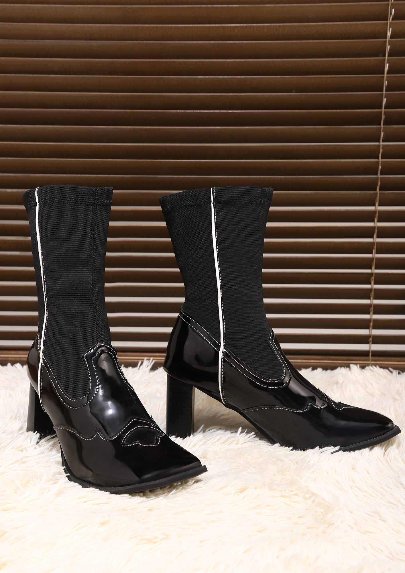 Maison Martin Margiela black patent tabi boots in with low heel (39) — fall  1998 - V A N II T A S