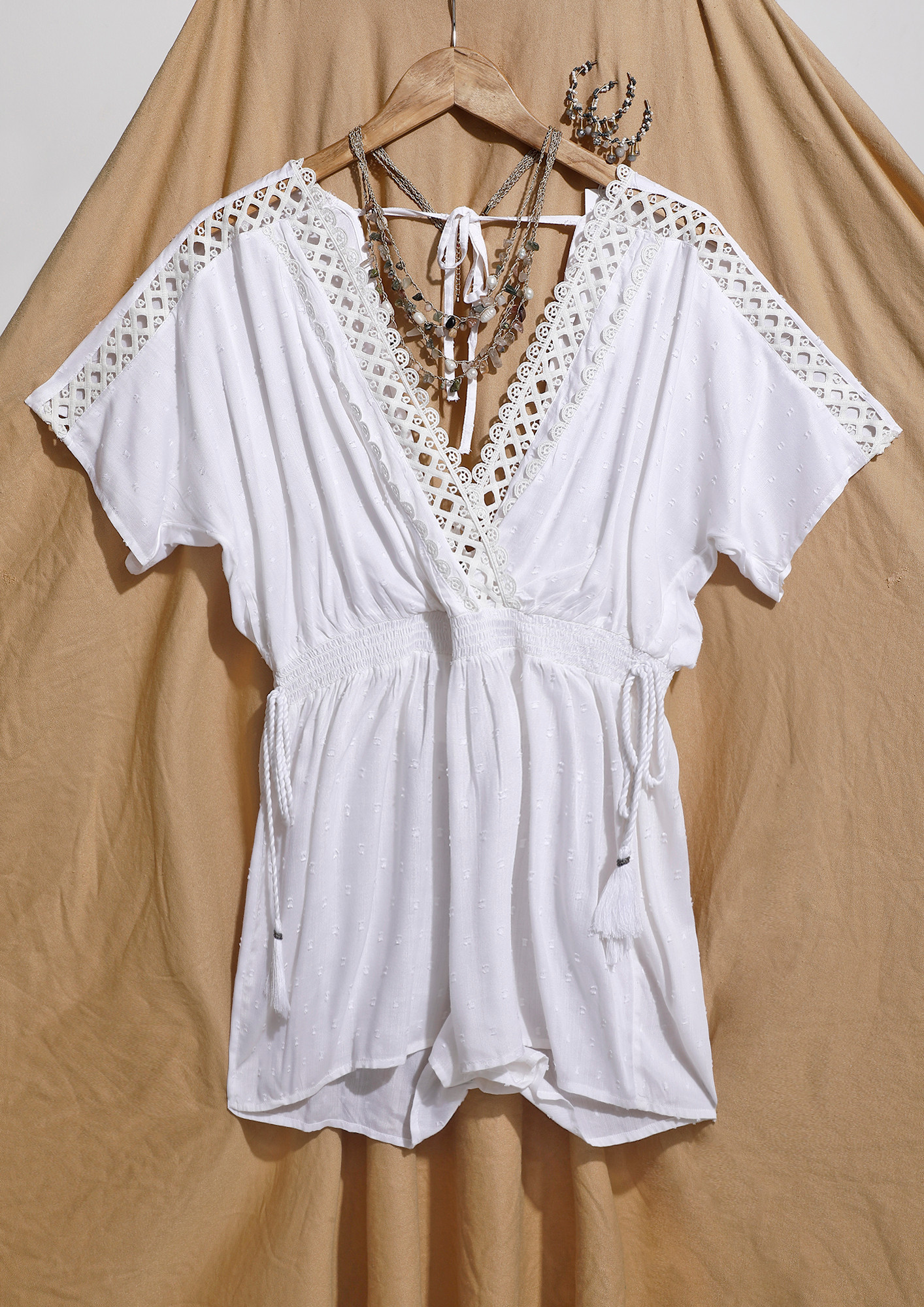 WHITE PLAYSUIT WITH HOLLOW-OUT PATTERNED EDGES