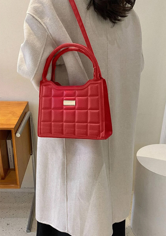 QUILTED RED SINGLE-HANDLE HANDBAG