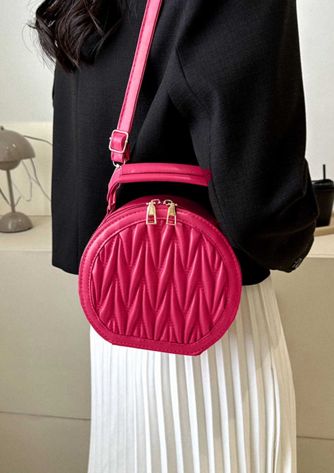 Circle Chic: The Ultimate Round Sling Bag for Fashion-Forward Individu –  Husirefashion