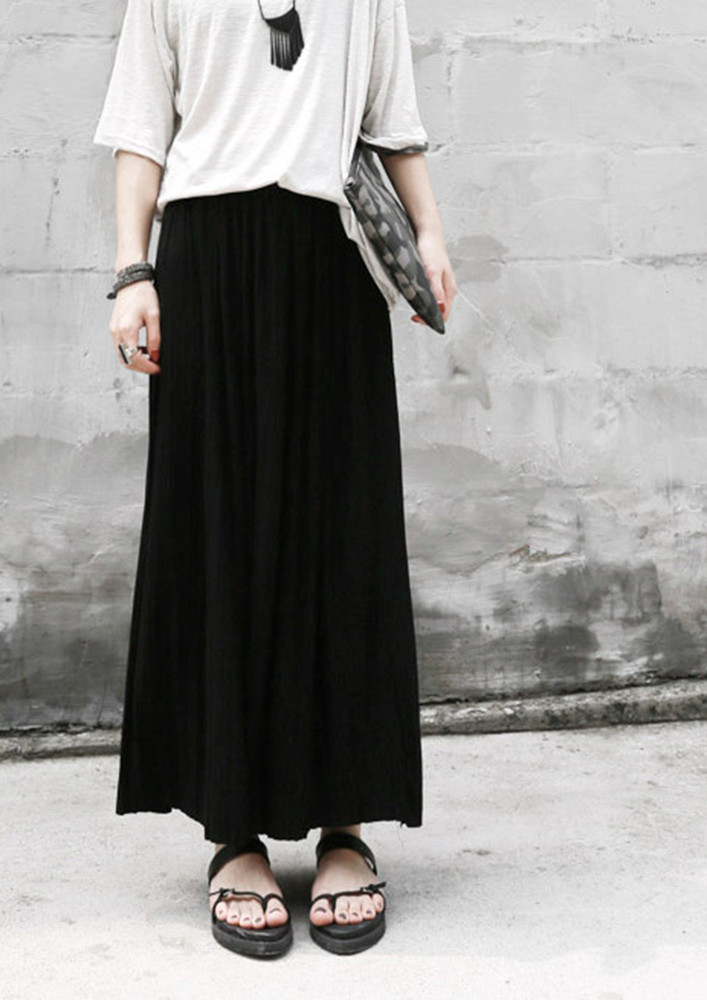 A Basic Day Black Skirt