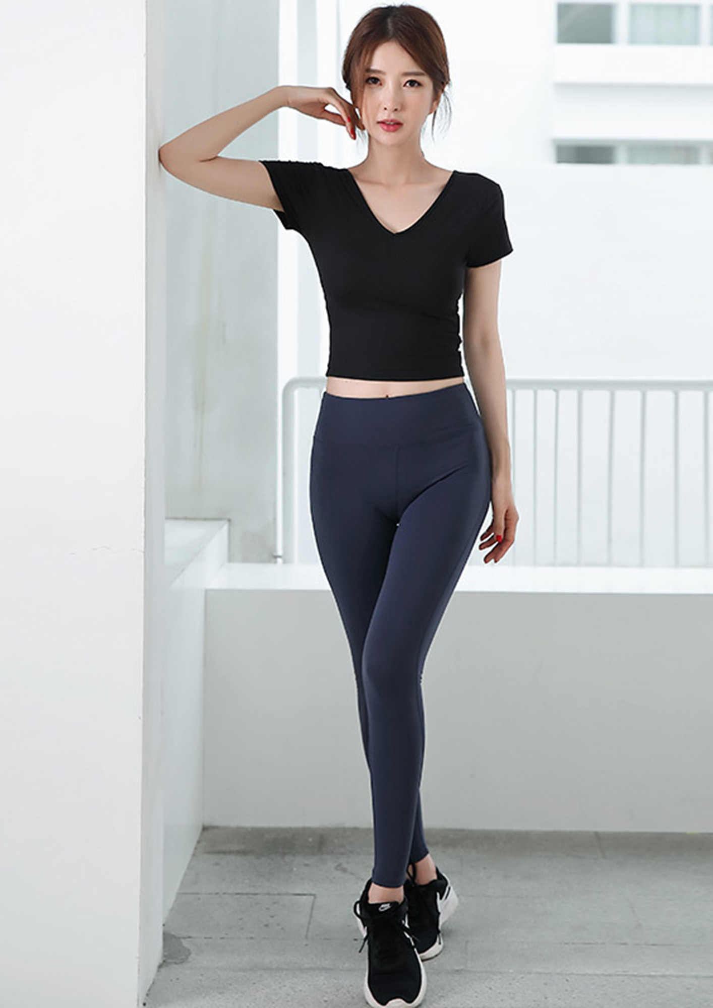 SUPER COMFY BLACK AND BLUE TWO PIECE ACTIVEWEAR