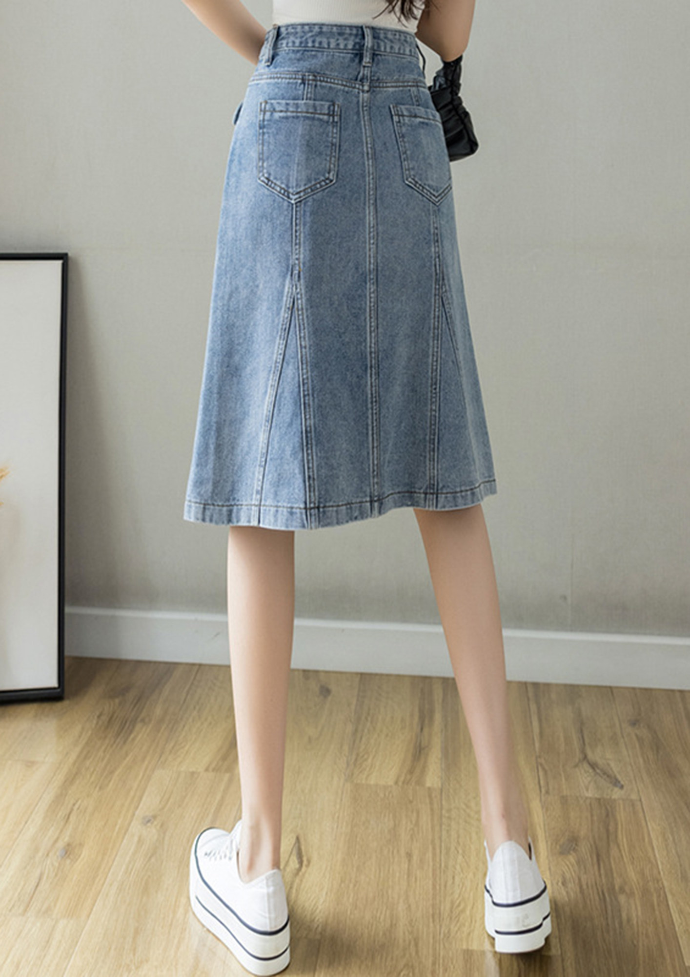 8 Jean Skirt Outfits That Carry Over to Fall Fabulously | Vogue
