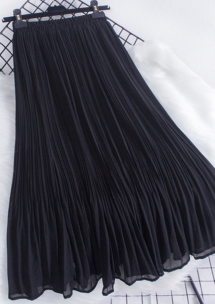 PLEATS AND COLOR BLACK SKIRT