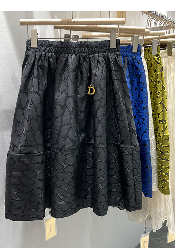 Tres Lado Petal Black Midi Skirt