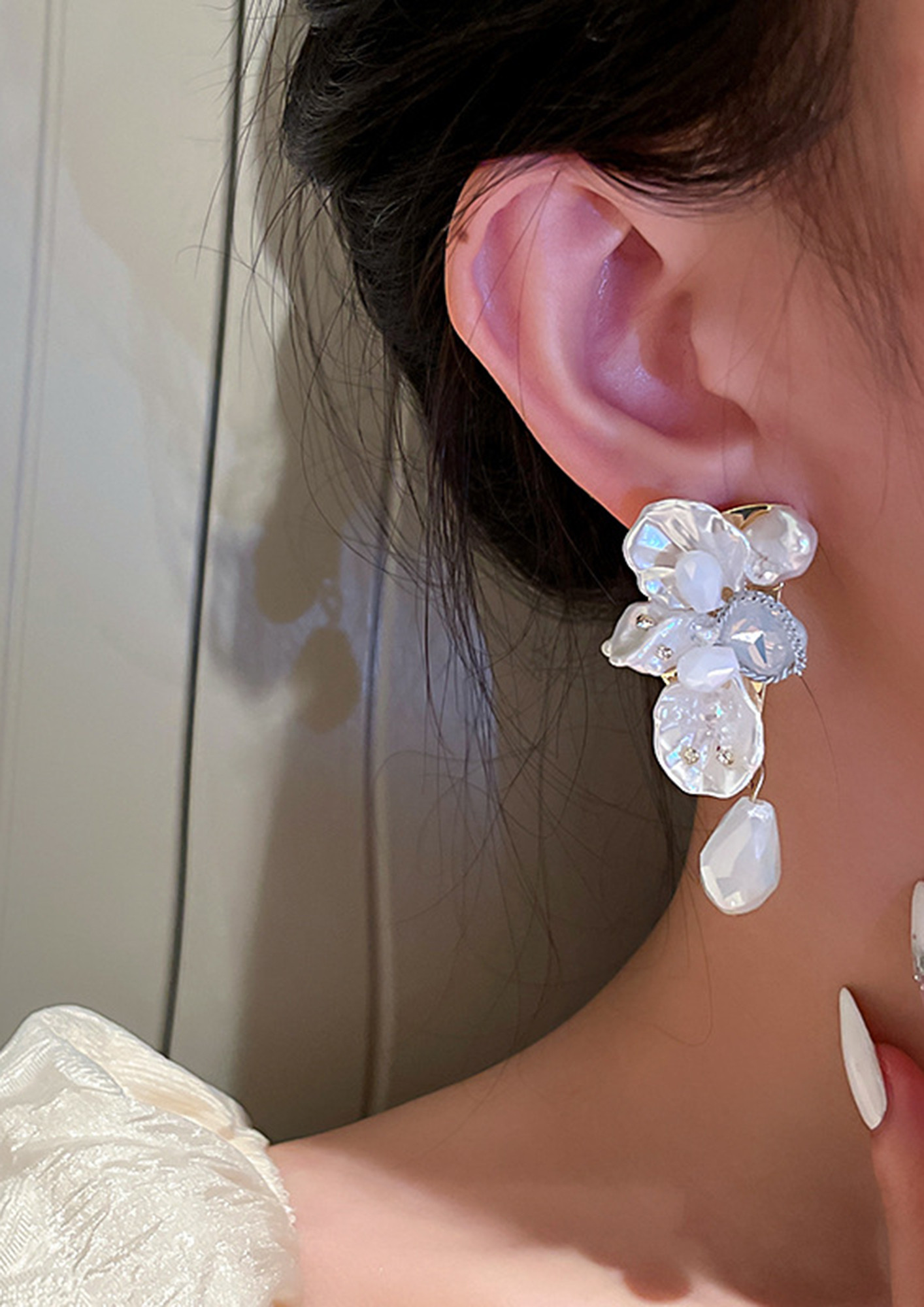 A FLORAL MOMENT OFF WHITE EARRINGS