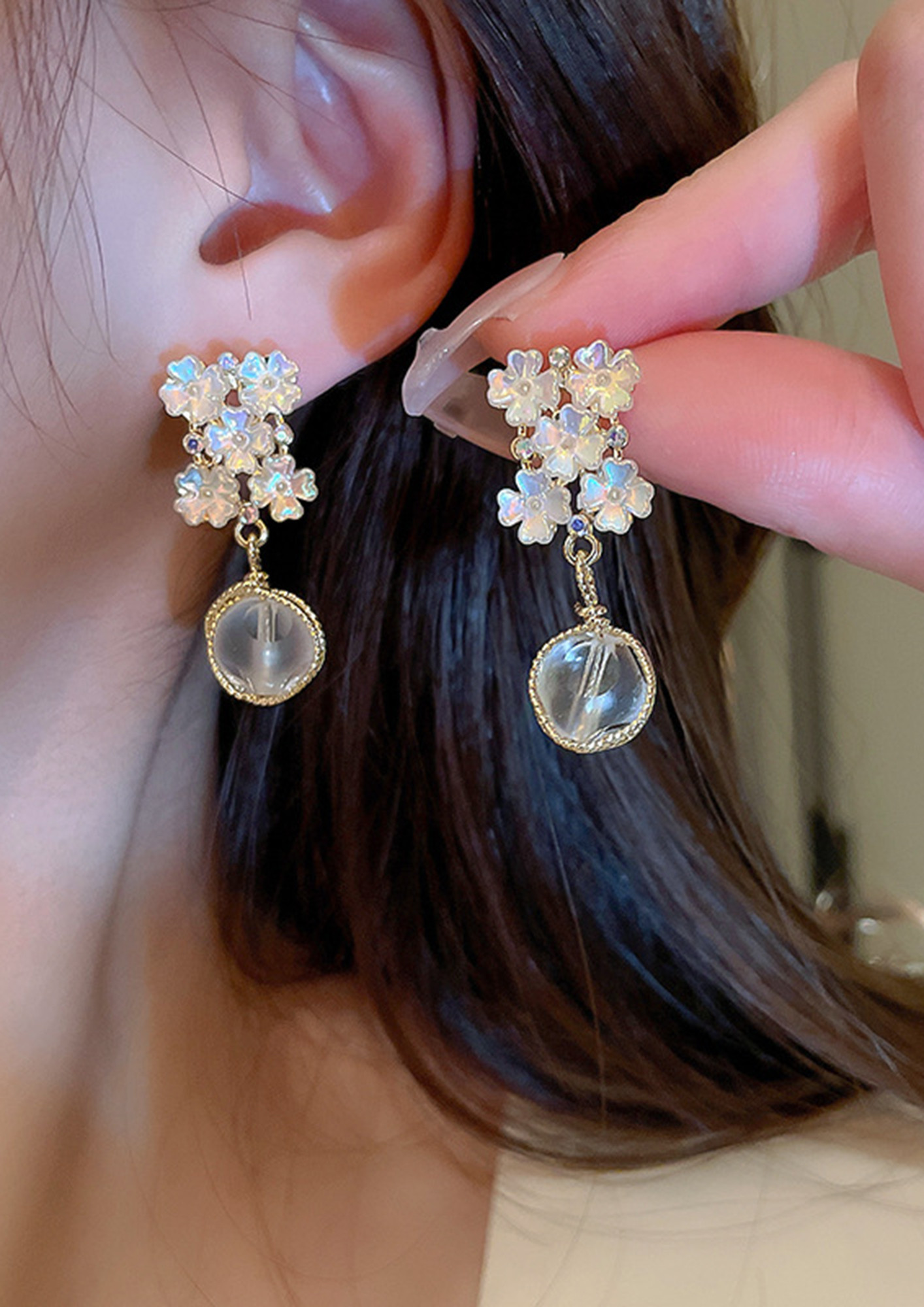 FLORAL SPIN WHITE EARRINGS