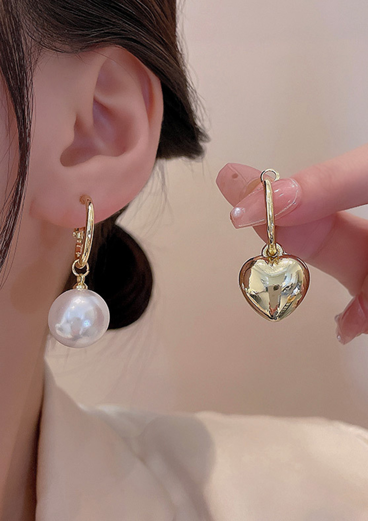 PEARL AND GOLDEN ASYMMETRICAL C-TYPE STUDS