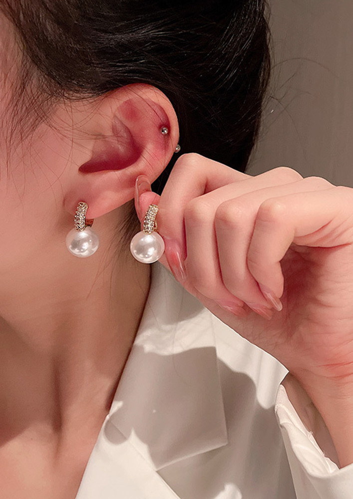 Drops Of Pearls Earrings
