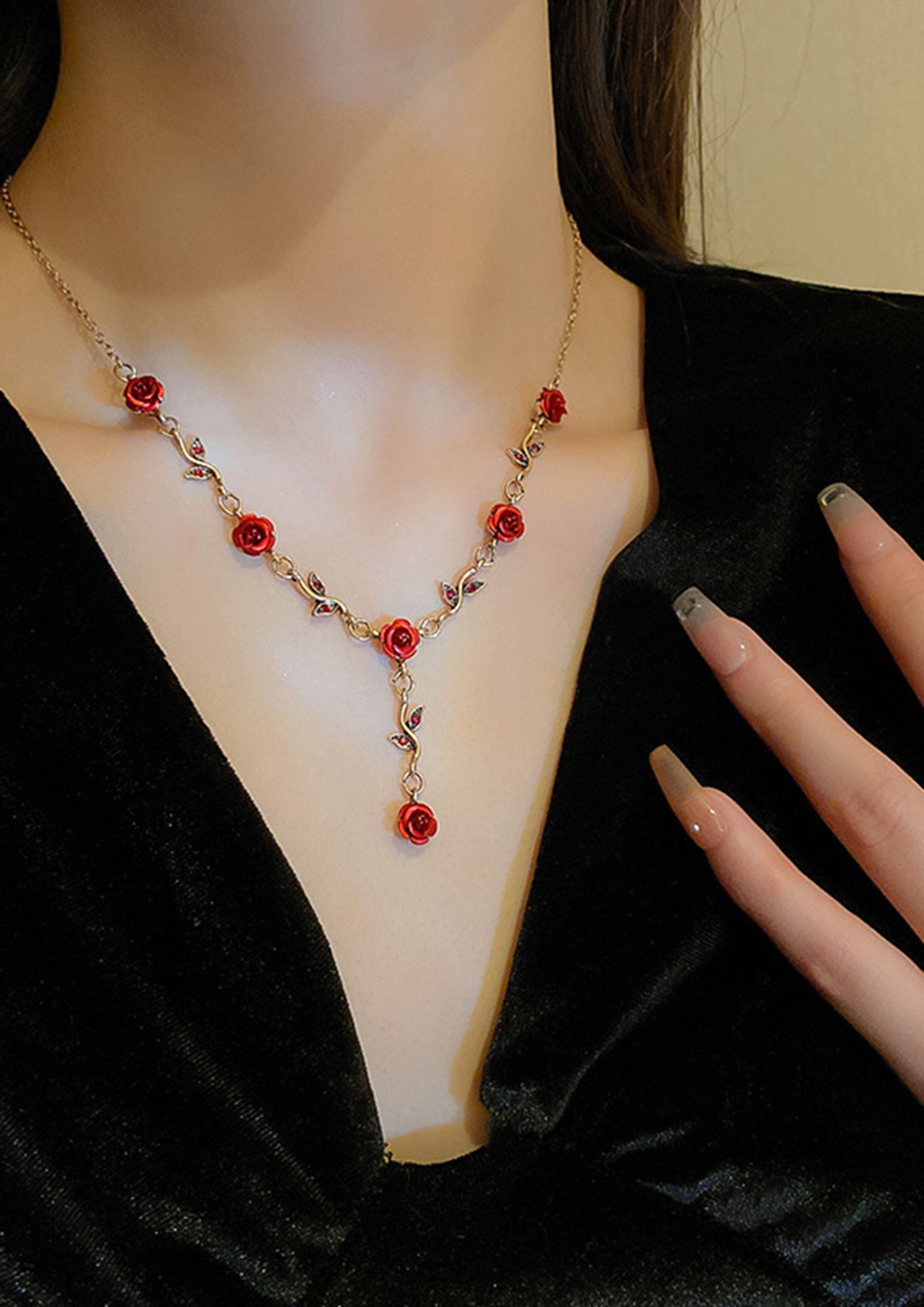 A ROSEY MOMENT NECKLACE