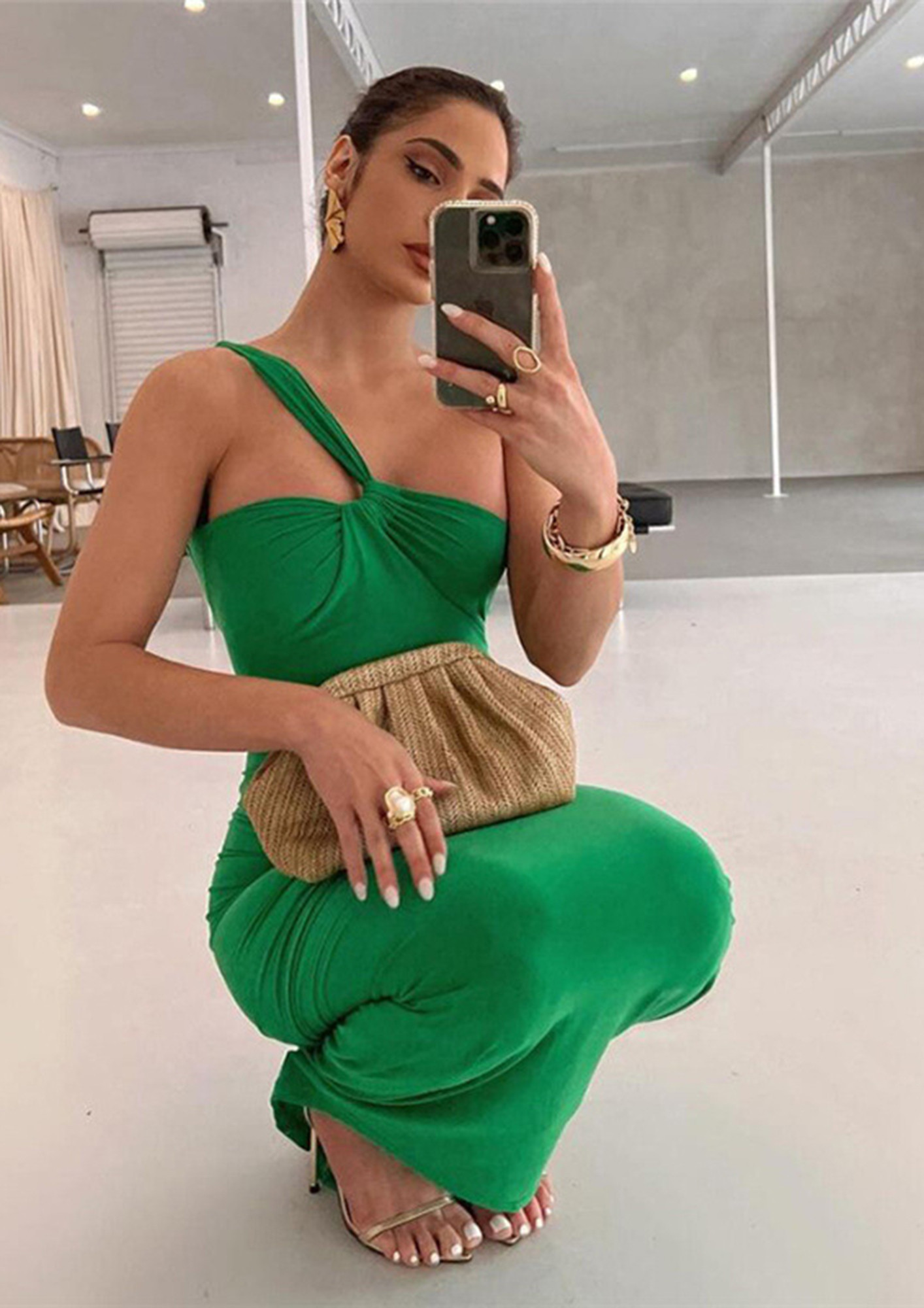 SOLID MID-RUCHED BACKLESS GREEN BODYCON DRESS