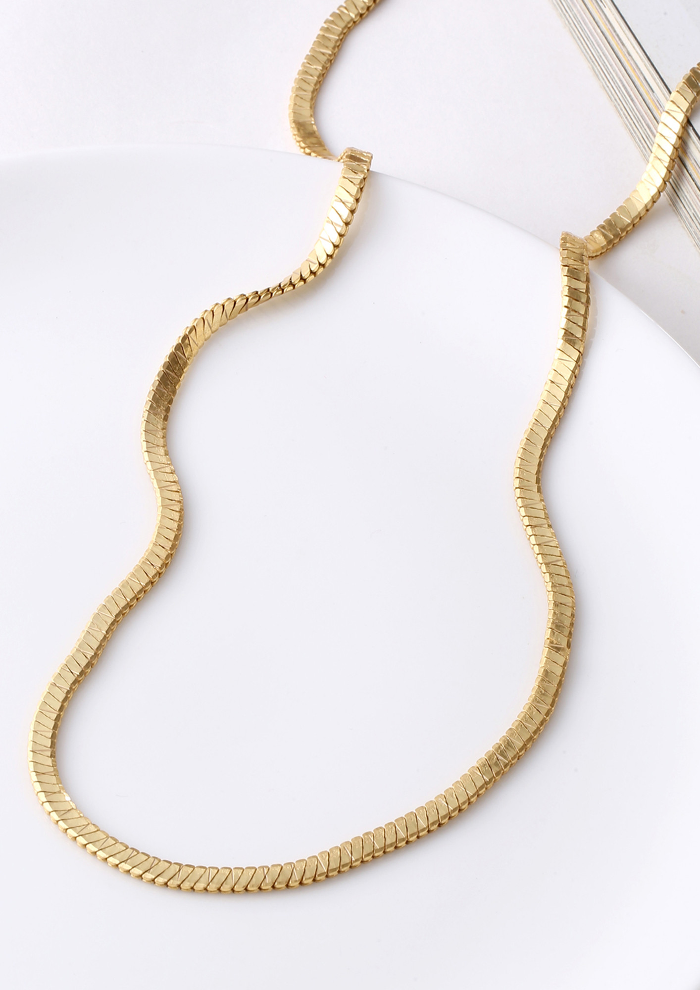 SNAKE CHAIN NECKLACE GOLDEN