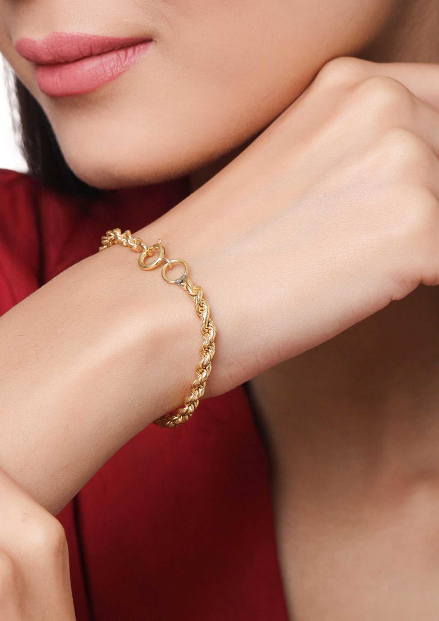 Share 146+ gold chain bracelet womens latest