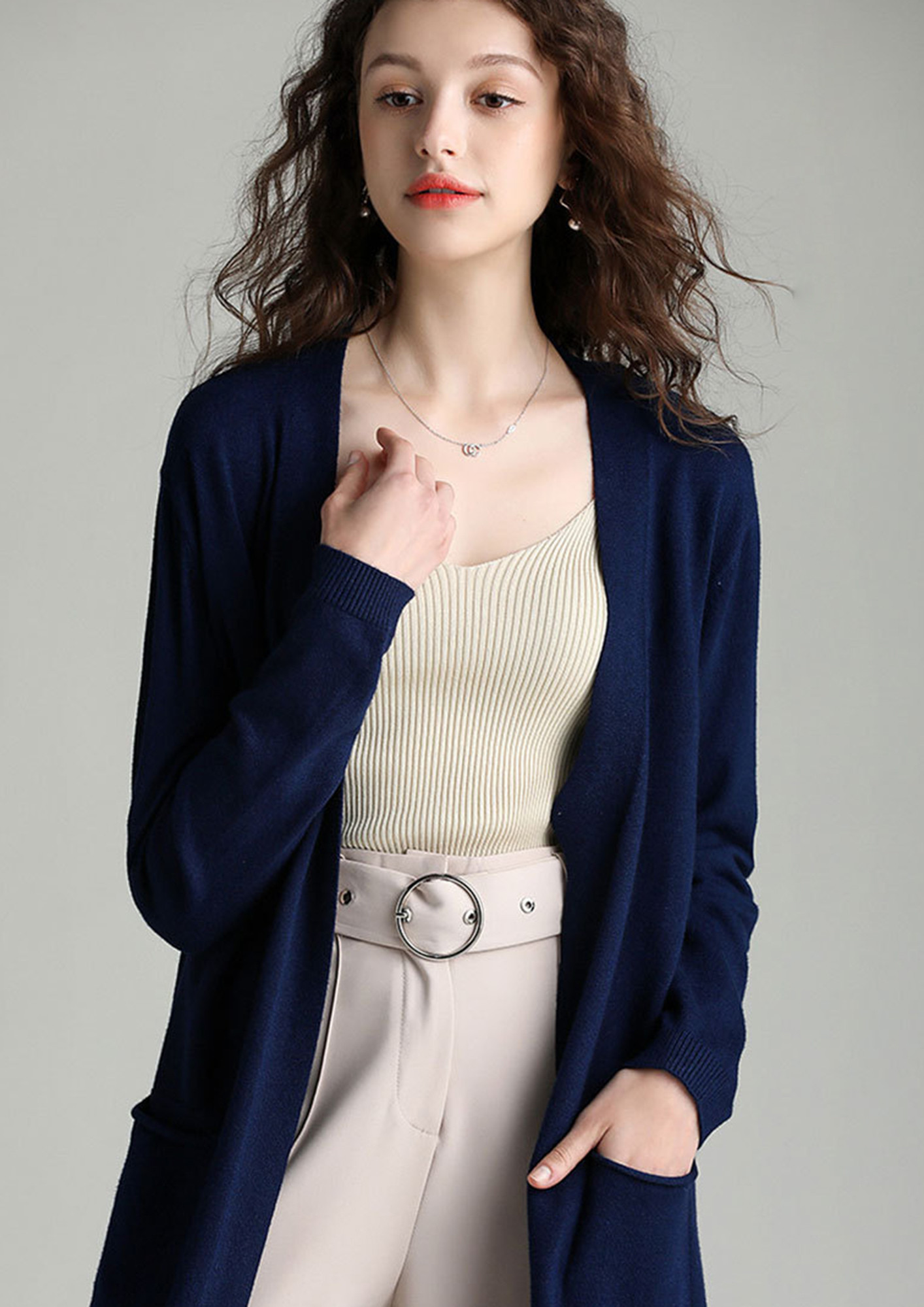 A LONG SIMPLE KNITTED DOUBLE POCKET BLUE SHRUG