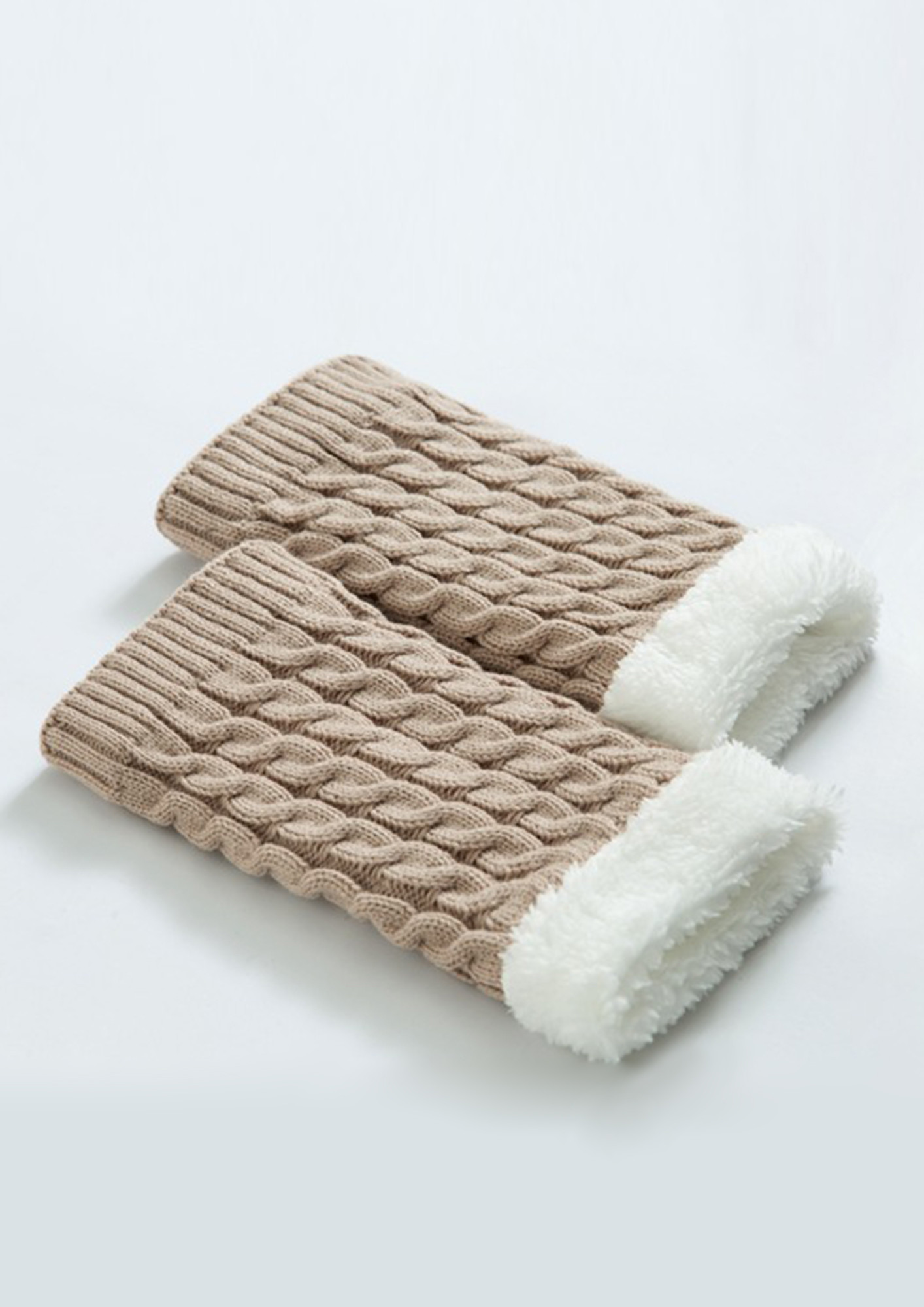 FAUX-FUR DETAIL BEIGE PATTERENED BOOT CUFFS
