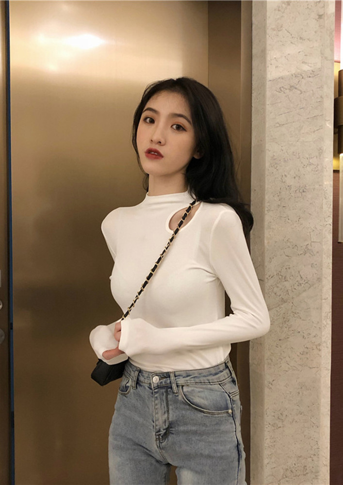 WHITE CUT-OUT FITTED TURTLE NECK T-SHIRT