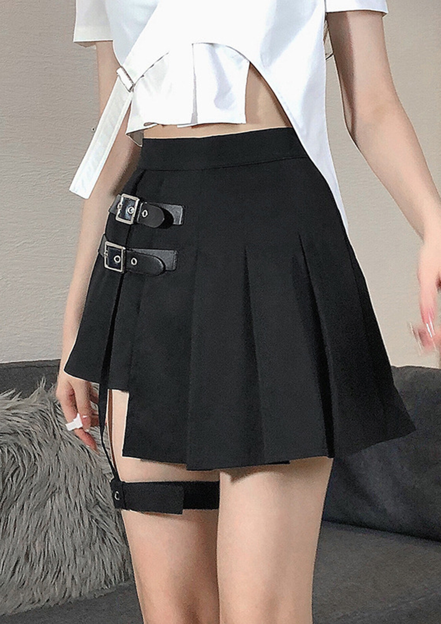 WITH A LEG RING BLACK SKIRT
