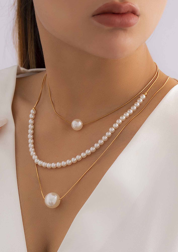 Farfetched Pearls Golden Necklace