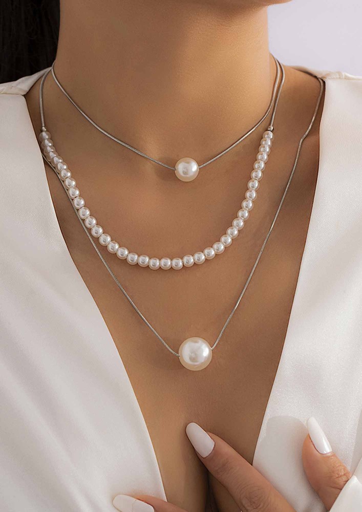 Farfetched Pearls Silver Necklace
