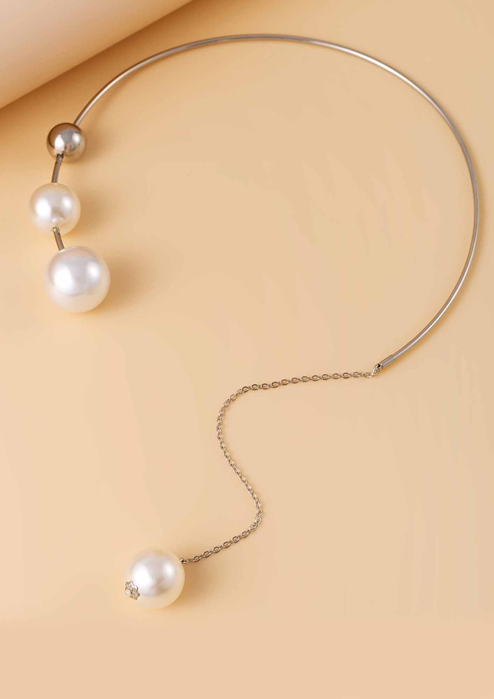 A Pearly Touch Silver Necklace
