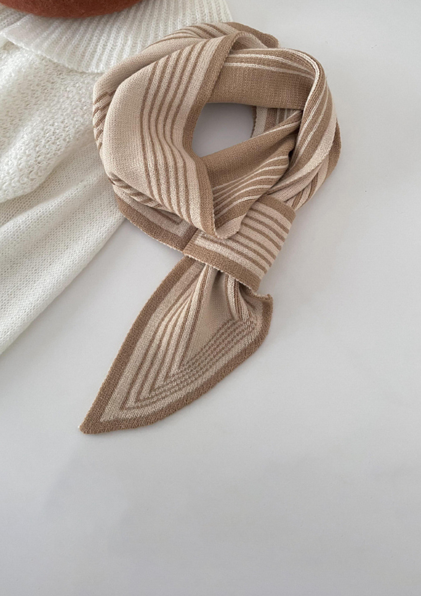 A WARM KNITTED PRINTED BROWN-STRIPE SCARF