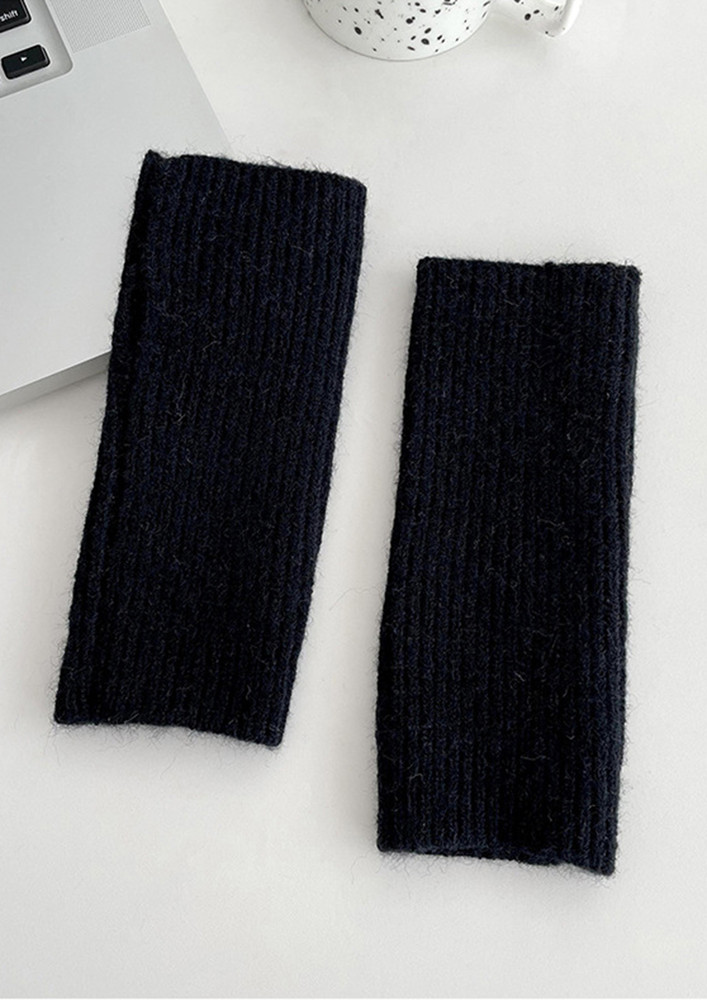 IN BLACK POLYESTER CUT-OUT RIB-KNIT GLOVES